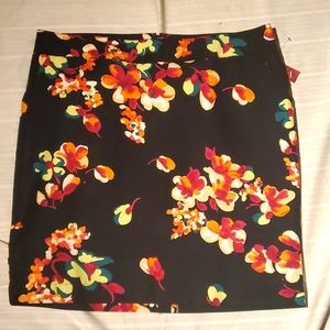 Floral Skirt with POCKETS.... NWT